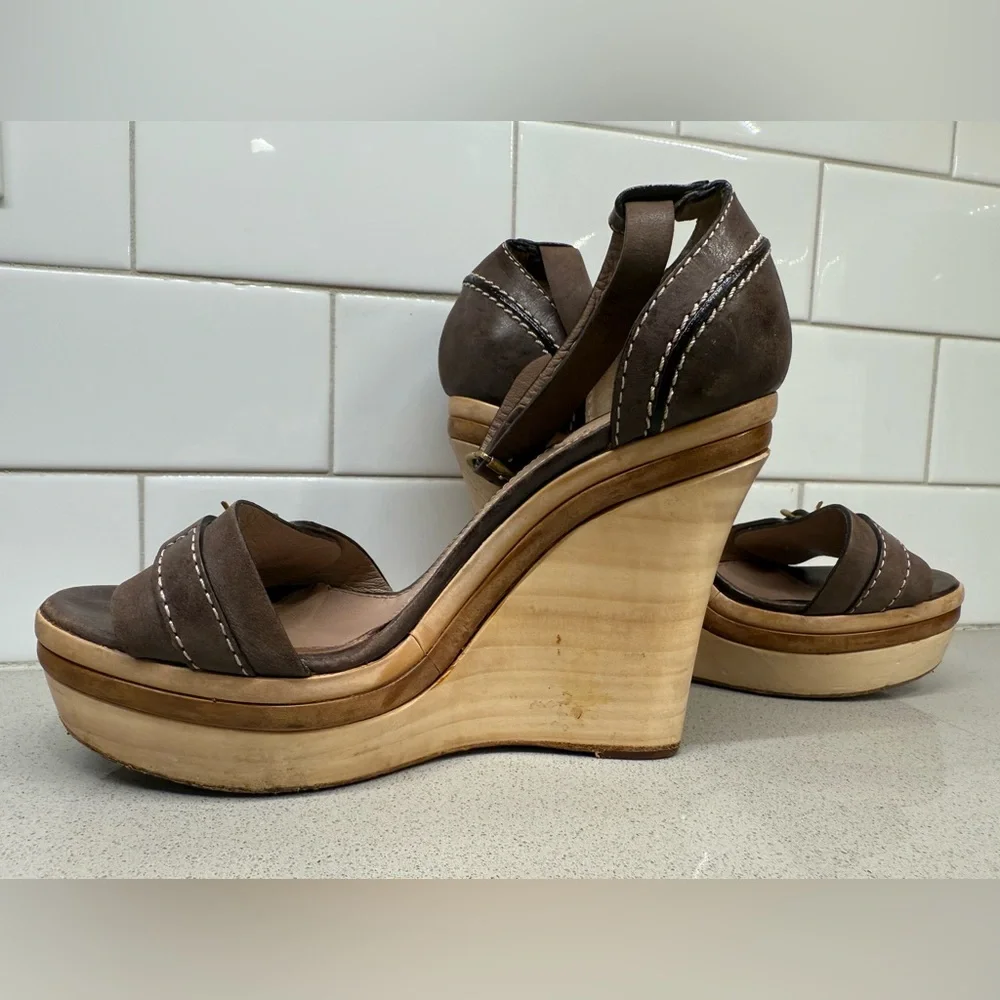 Chloe Brown Wood and Leather Wedge Sandals